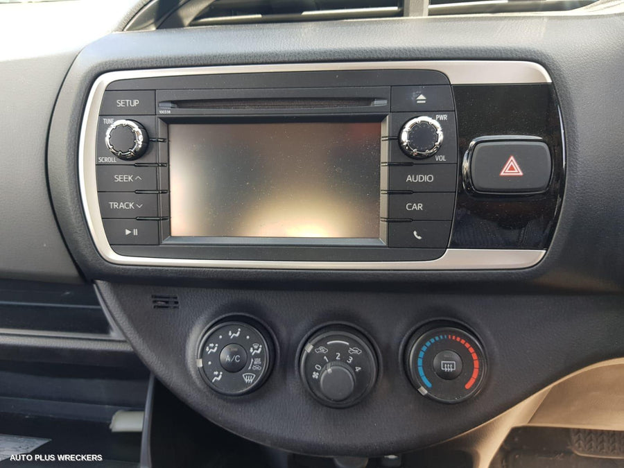 2015 Toyota Yaris Right Front Door Window