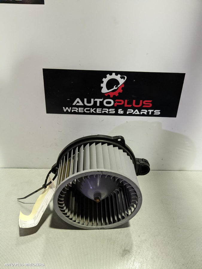 2011 Hyundai I45 Heater Fan Motor