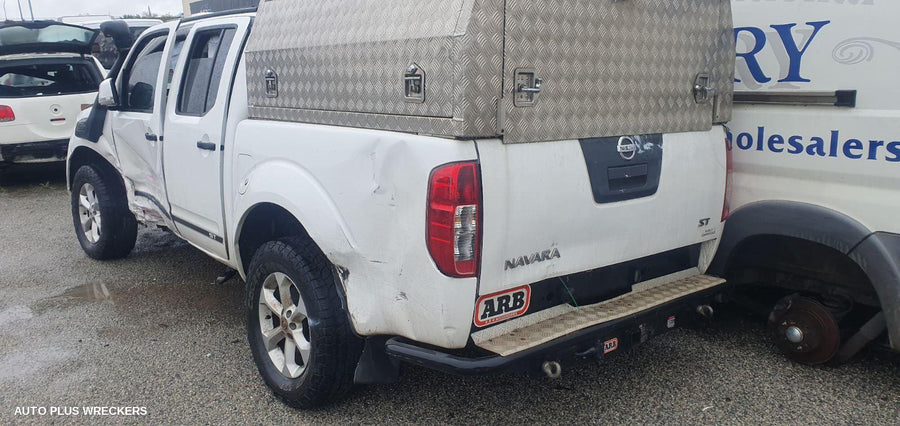 2013 Nissan Navara Right Front Door Window