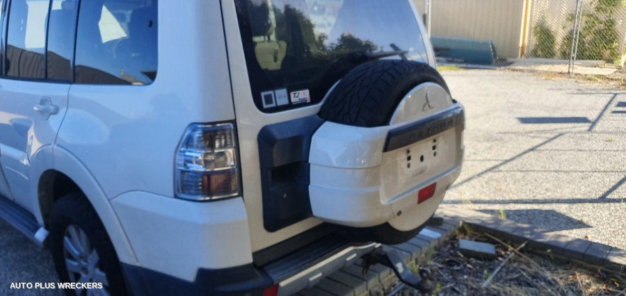 2007 Mitsubishi Pajero Right Rear Side Glass