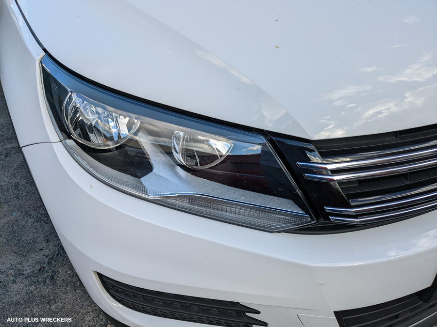 2012 Volkswagen Tiguan Left Taillight