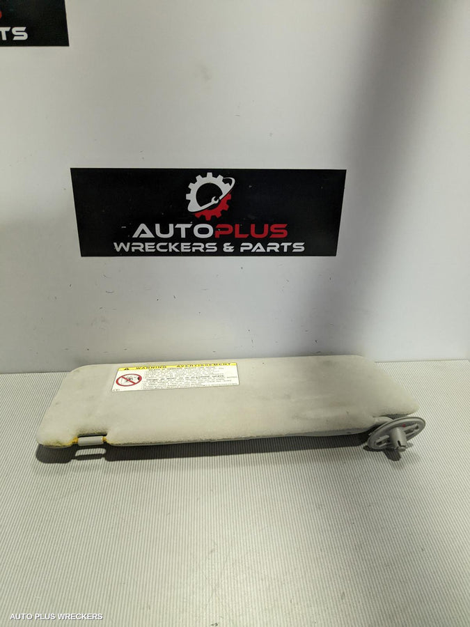 2015 Toyota Hilux Sunvisor