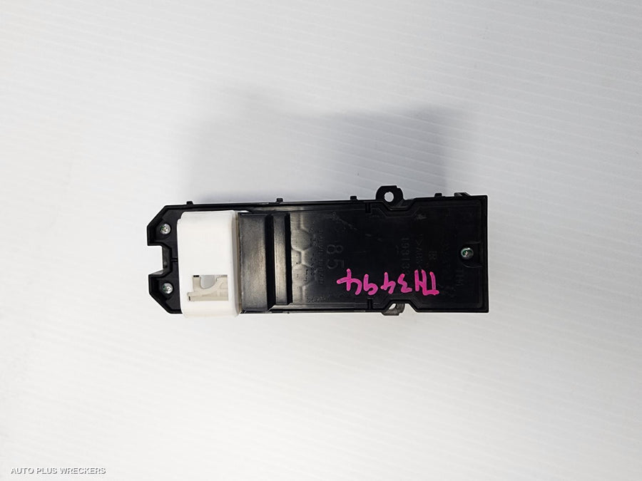 2015-2025 Toyota Hilux Pwr Dr Wind Switch