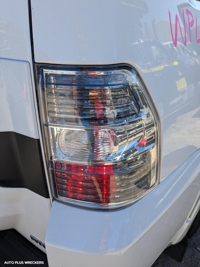 2016 Mitsubishi Pajero Right Front Door Window