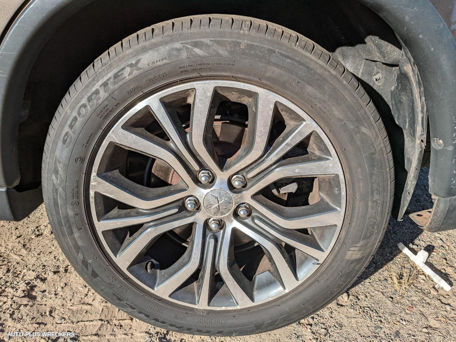 2015 Mitsubishi Outlander Headrest