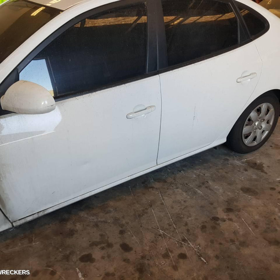 2006 Hyundai Elantra Left Taillight