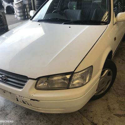 1997-2000 Toyota Camry Rear Bumper