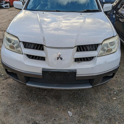 2004 Mitsubishi Outlander Left Front Door