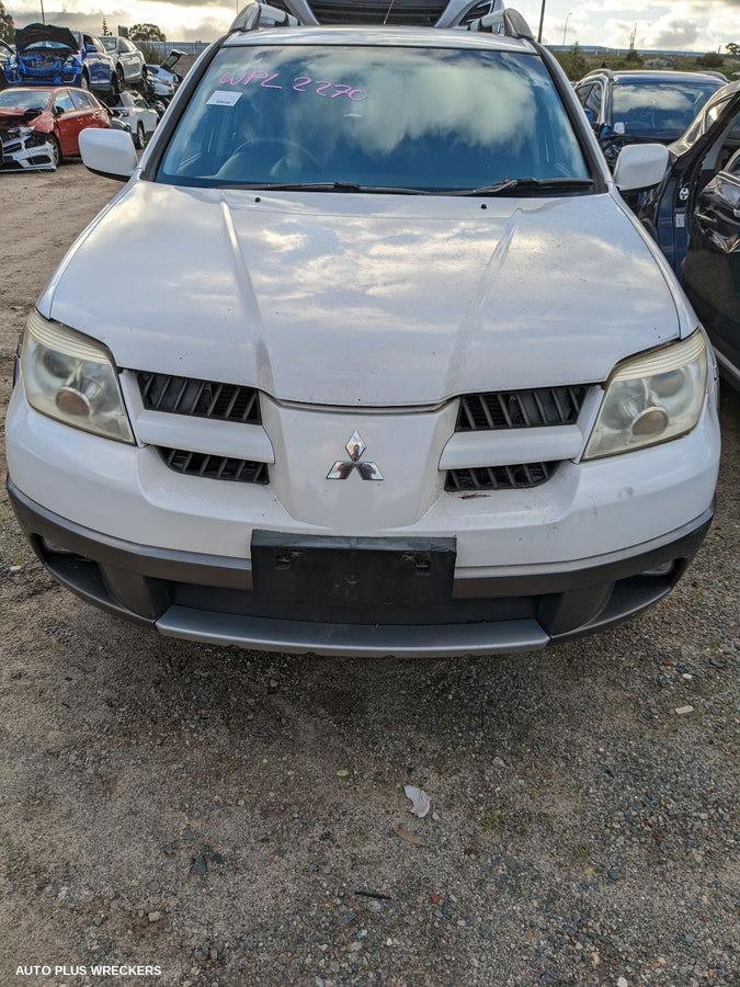 2004 Mitsubishi Outlander Left Rear Door Sliding