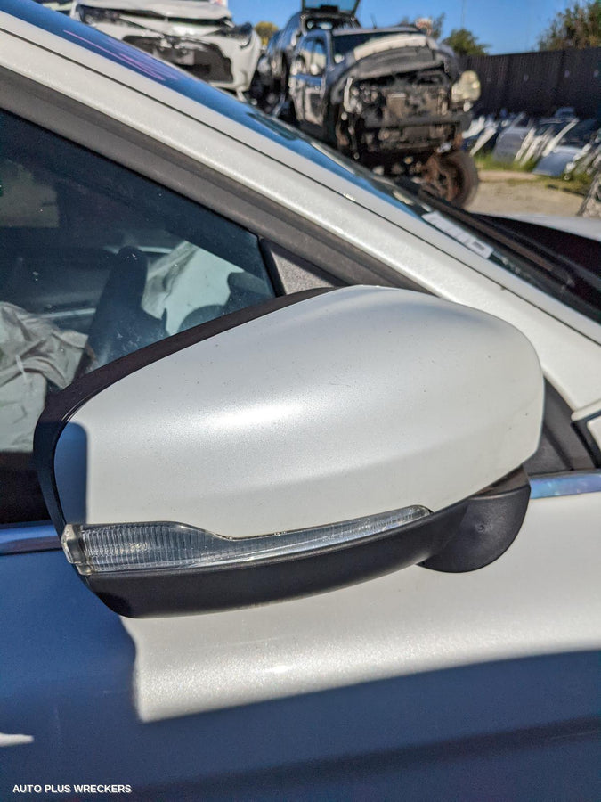 2015 VOLVO XC60 LEFT FRONT DOOR