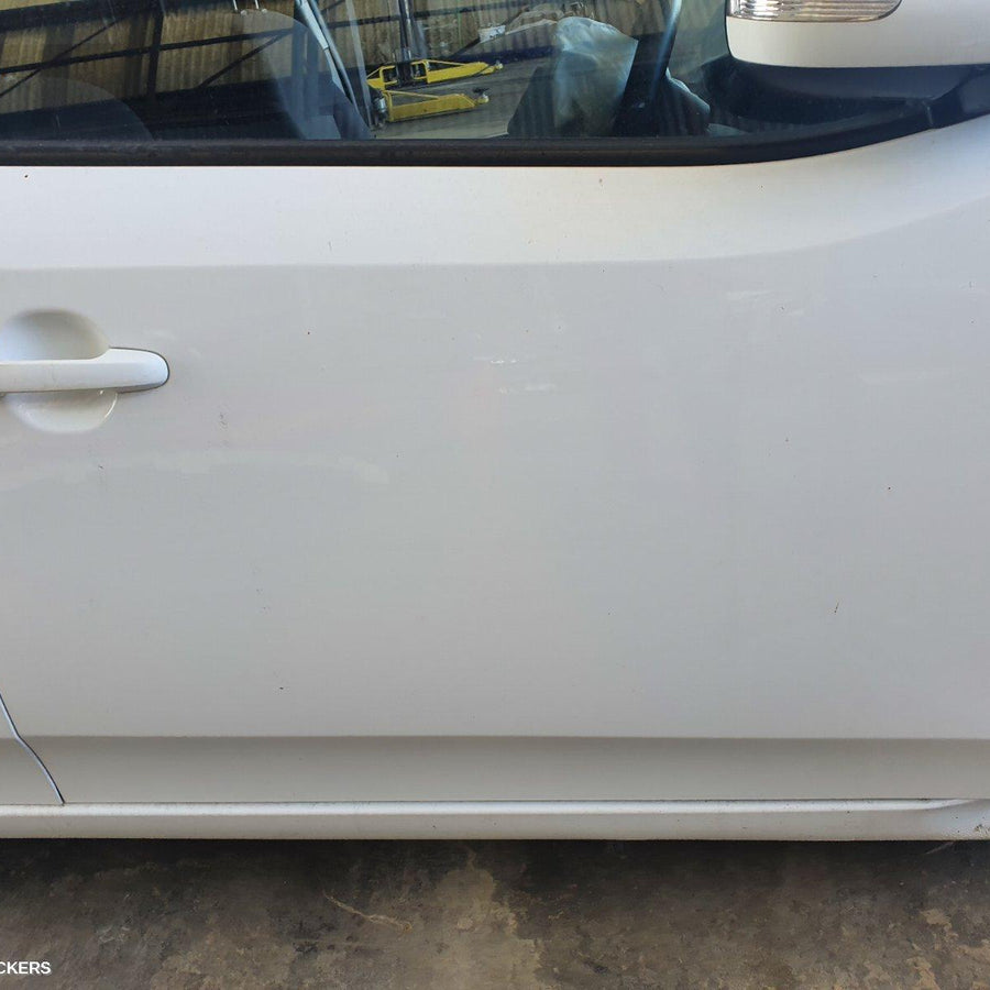 2010 Kia Cerato Right Front Door