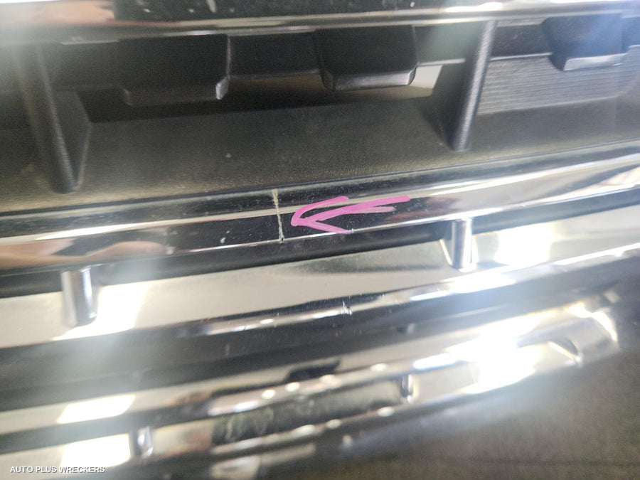 2008-2011 Mitsubishi Pajero Grille