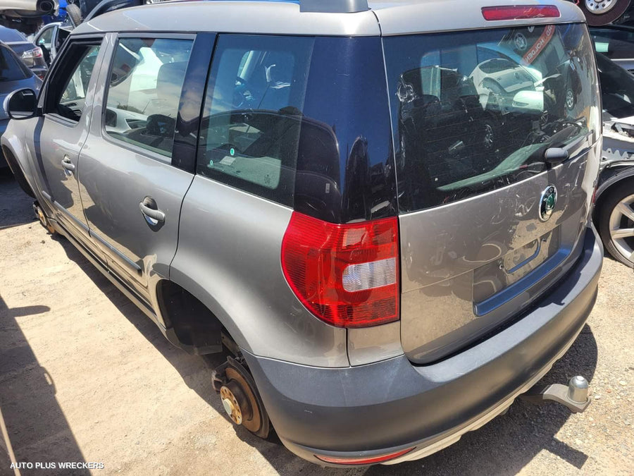 2012 Skoda Yeti Left Door Mirror