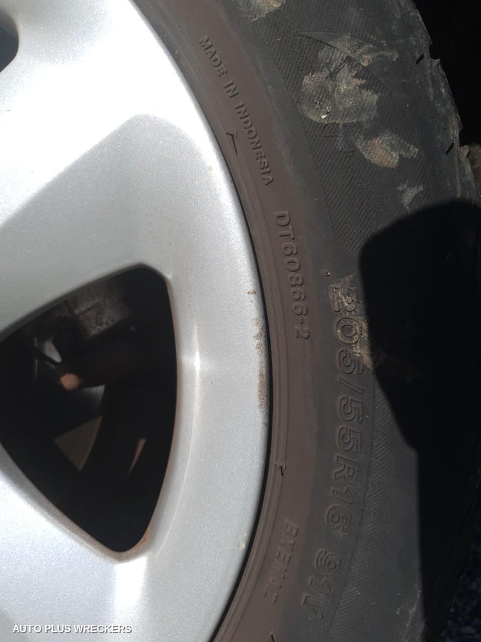 2010 Ford Focus Right Driveshaft