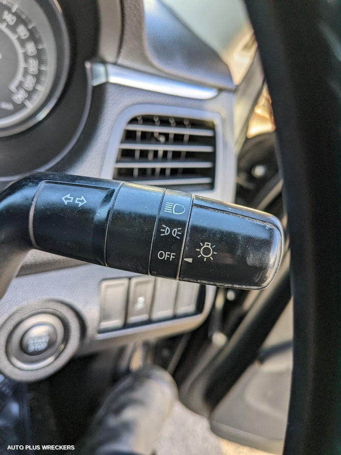 2010 Suzuki Kizashi Left Taillight