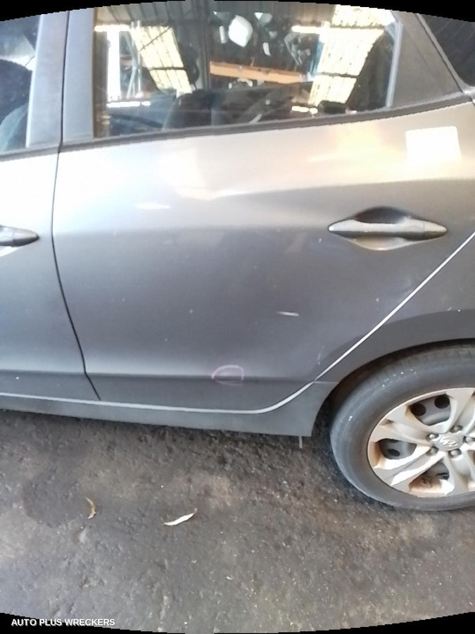 2011 Hyundai Ix35 Left Rear Door Sliding