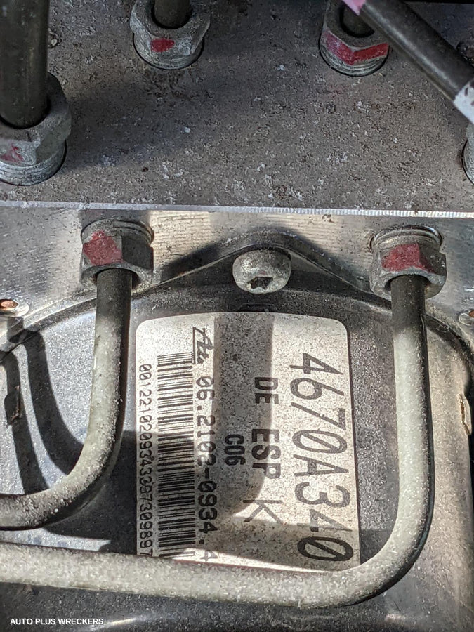 2008 MITSUBISHI OUTLANDER RIGHT FRONT WINDOW REG MOTOR