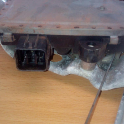 2000-2006 Mitsubishi Pajero Right Front Window Reg Motor