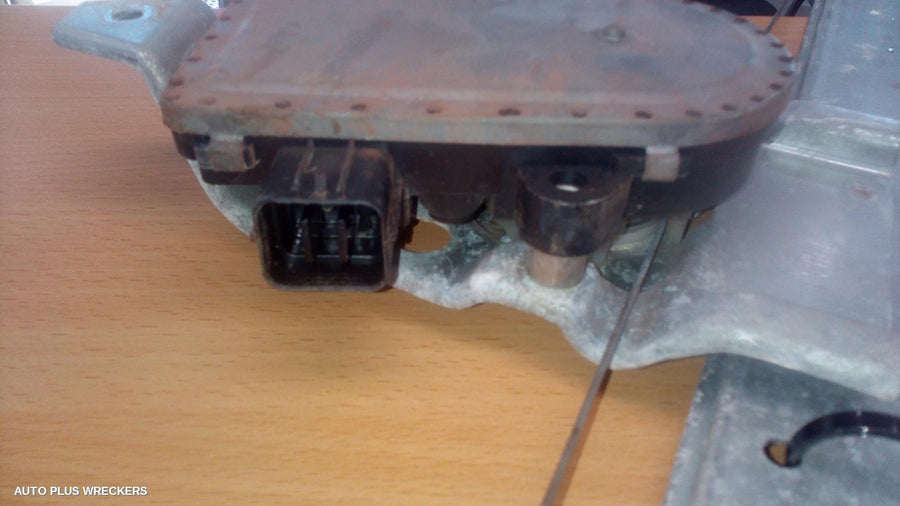 2000-2006 Mitsubishi Pajero Right Front Window Reg Motor