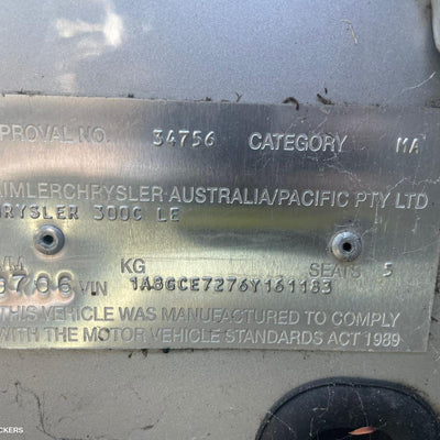 2006 CHRYSLER 300C LEFT FRONT DOOR