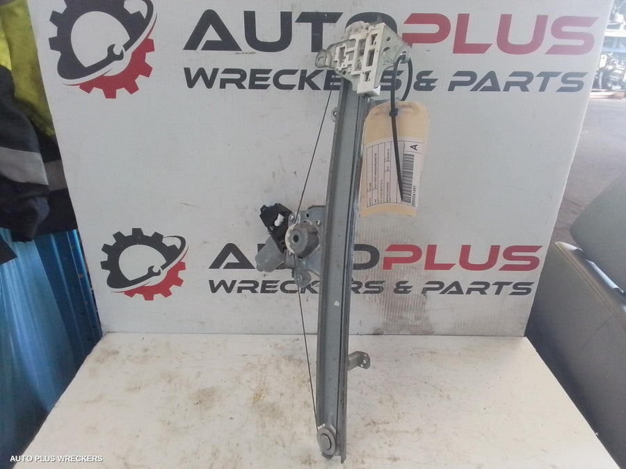 2013-2016 Nissan Pulsar Right Front Window Reg Motor