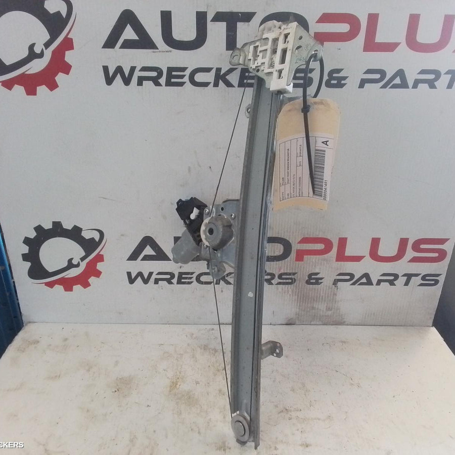 2013-2016 Nissan Pulsar Right Front Window Reg Motor