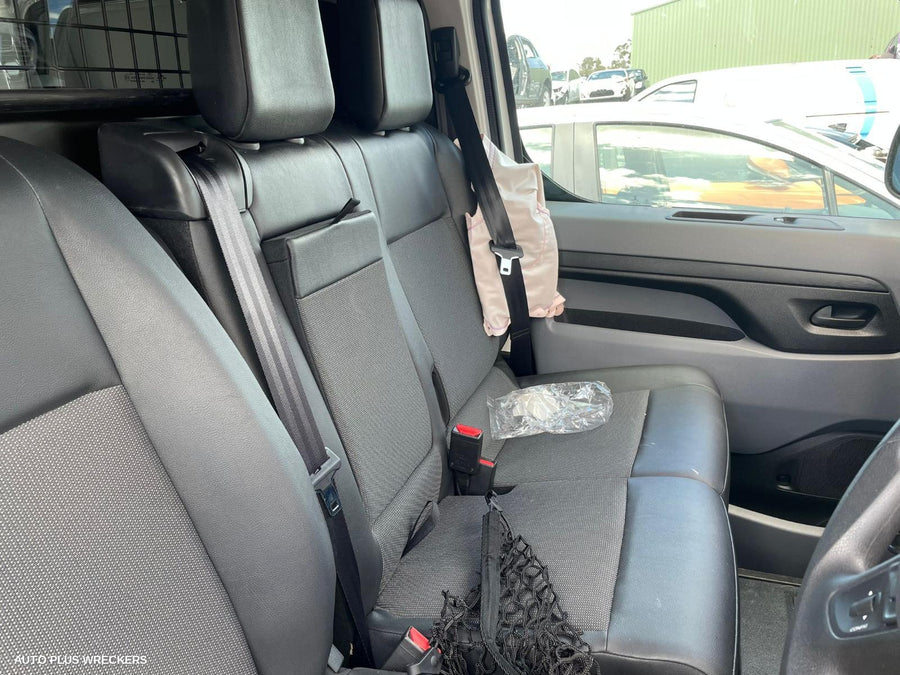 2021 Peugeot Expert Right Front Door