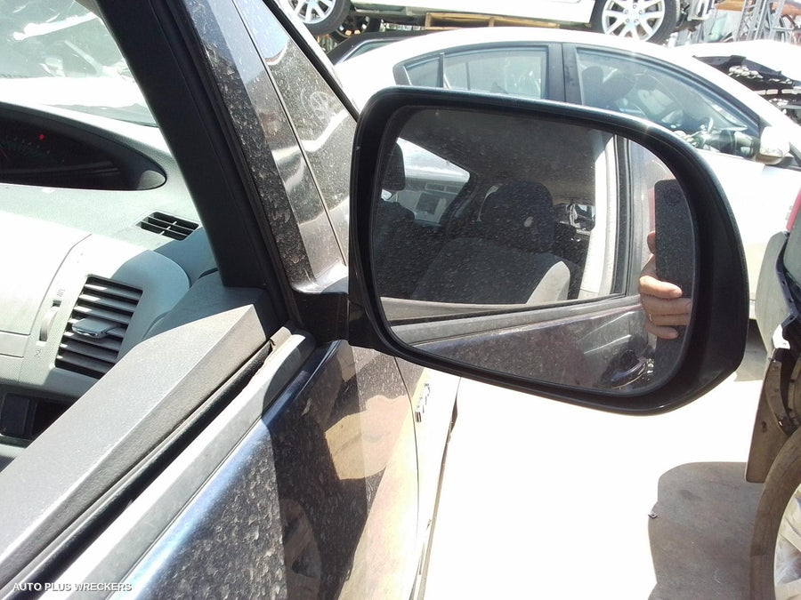 2007 Toyota Tarago Left Door Mirror
