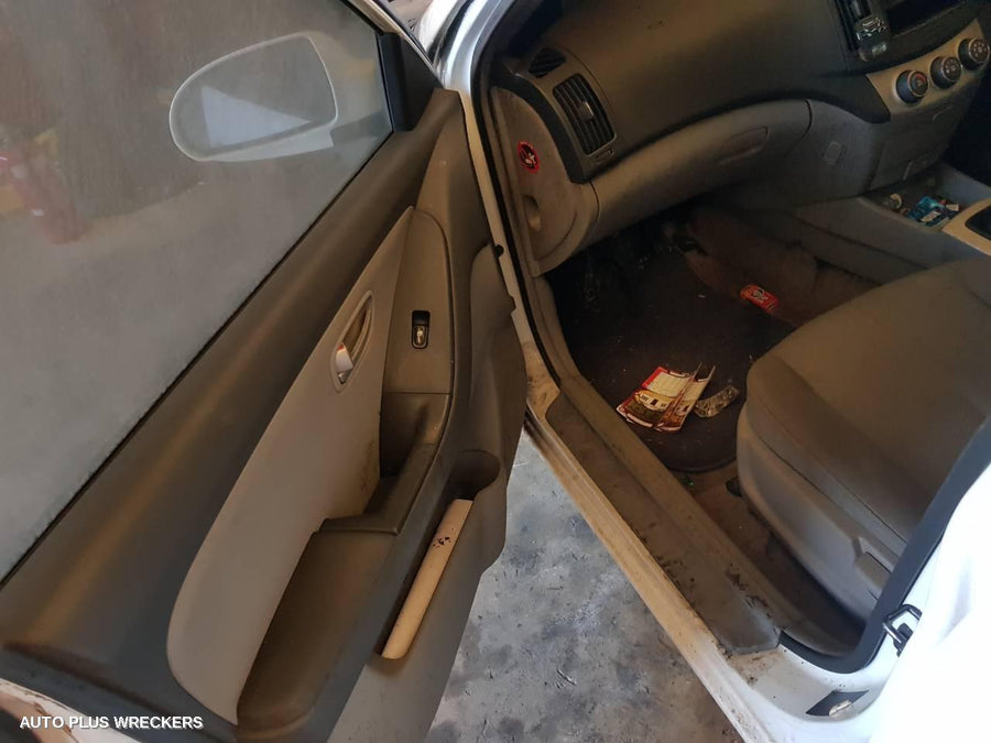 2006 Hyundai Elantra Left Taillight