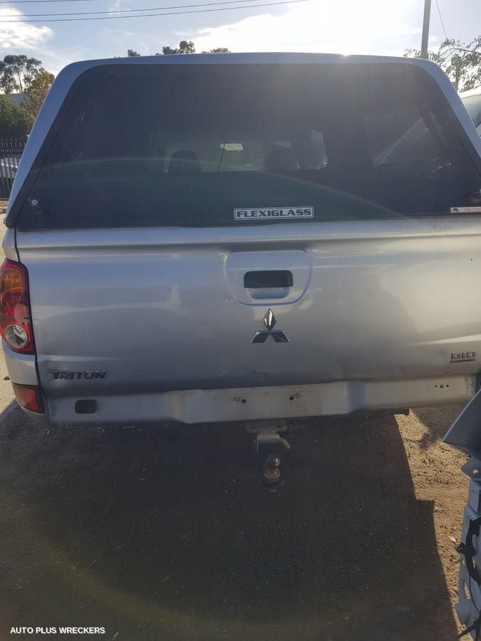 2013 Mitsubishi Triton Left Rear Wnd Reg Motor