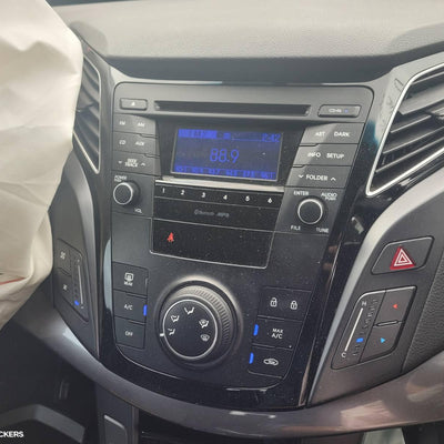 2011 HYUNDAI I40 LEFT REAR DOOR SLIDING