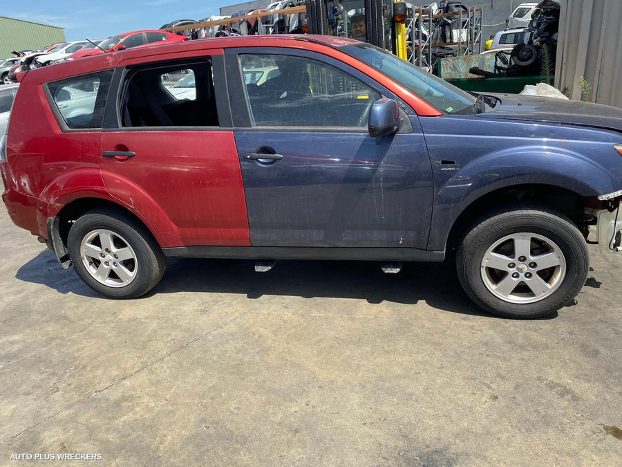 2006-2009 Mitsubishi Outlander Rear Garnish