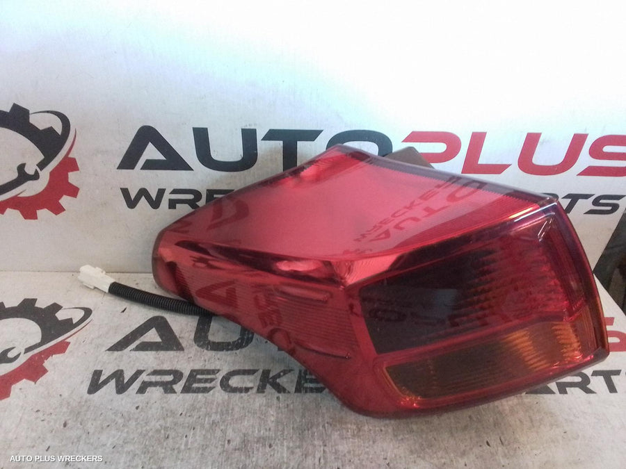 2013 Toyota Rav4 Left Taillight
