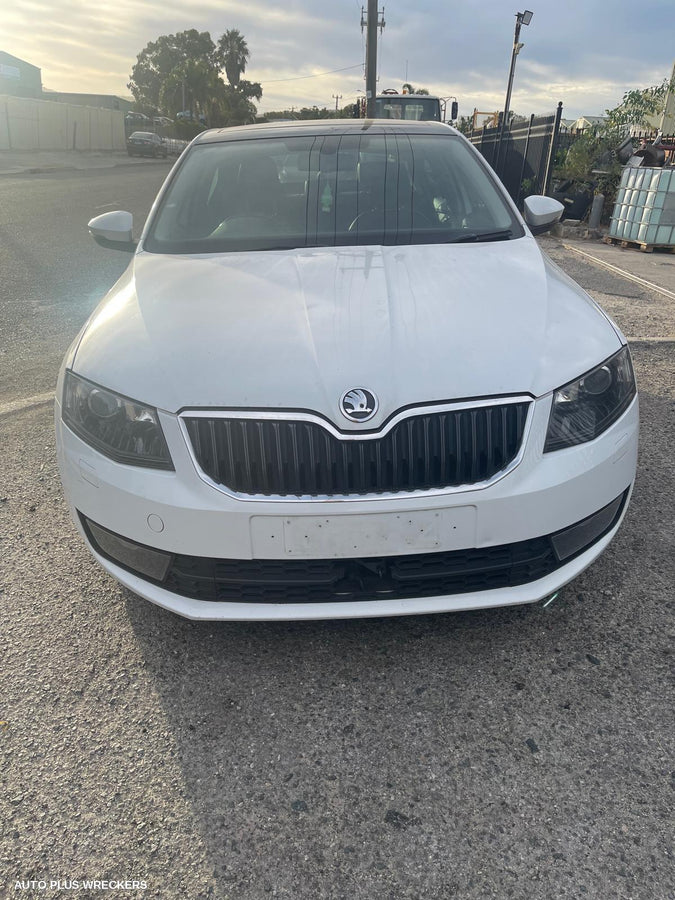 2015 Skoda Octavia Right Front Door Window