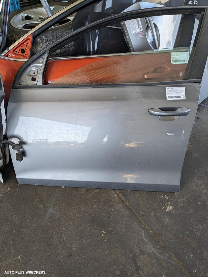 2008 Volkswagen Golf Left Front Door