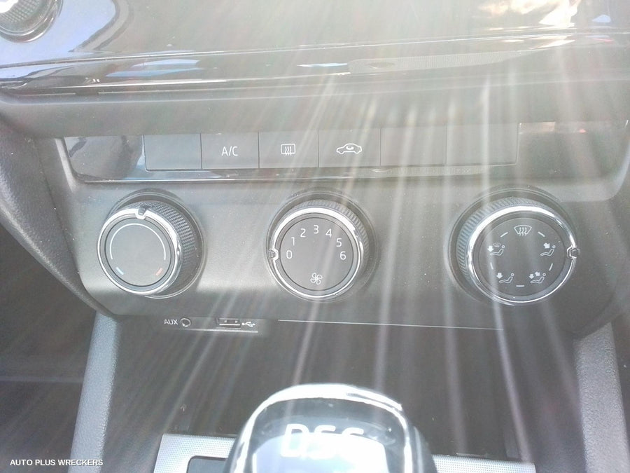 2014 Skoda Octavia Right Headlamp