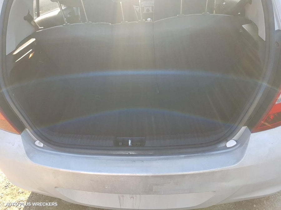 2012 Hyundai I20 Left Rear Door Window