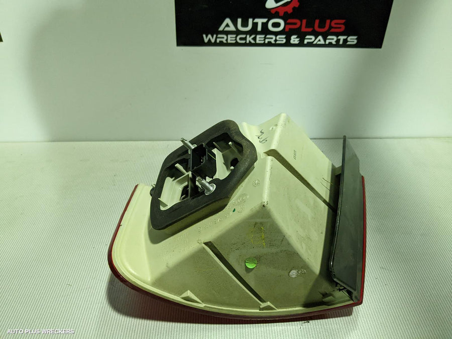 2009 Volkswagen Jetta Left Taillight