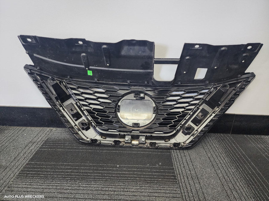 2017-2021 Nissan Qashqai Grille