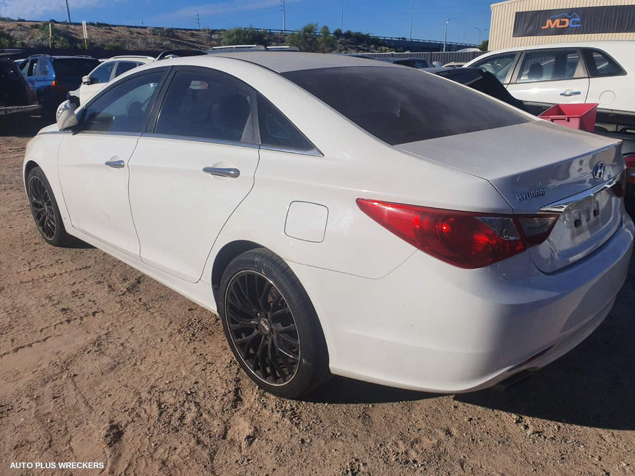 2010-2013 Hyundai I45 Rear Garnish