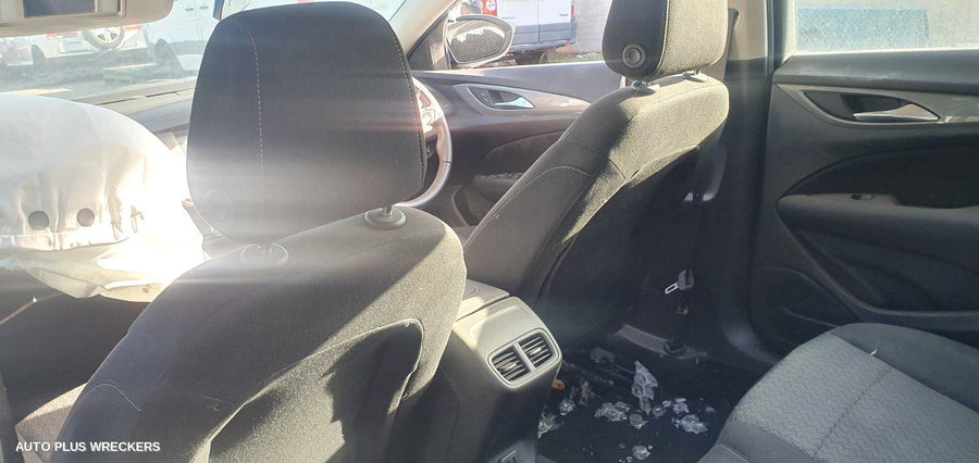 2018 Holden Commodore Parcel Shelf