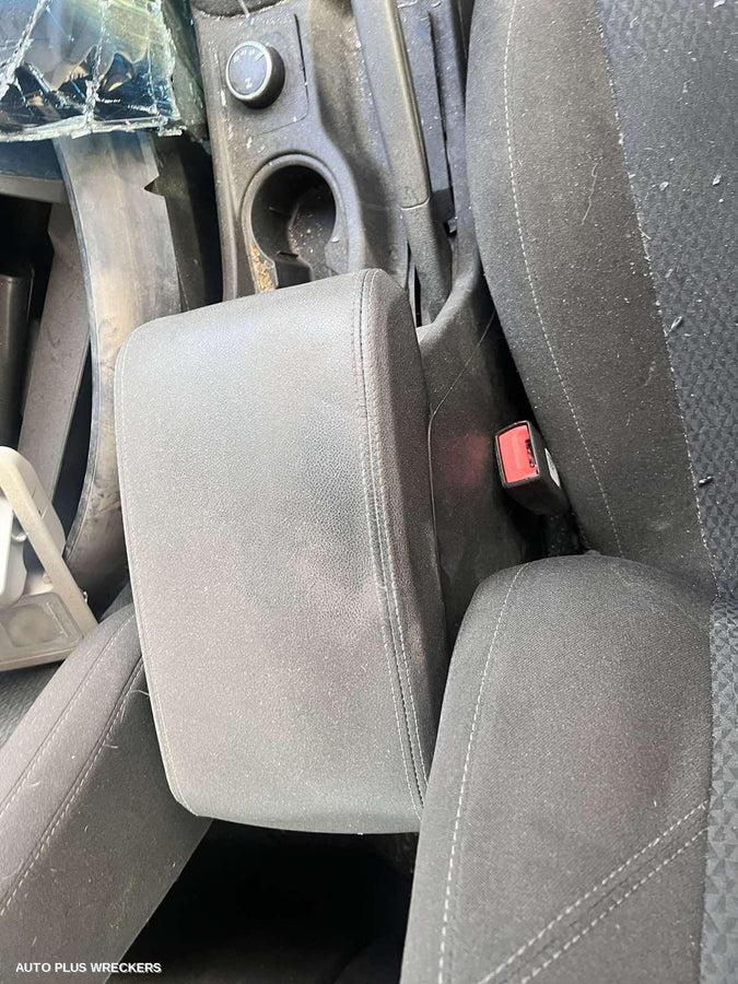 2017 Holden Colorado Headrest