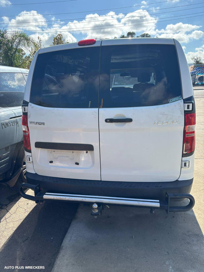 2010 Hyundai Iload/imax Washer Bottle