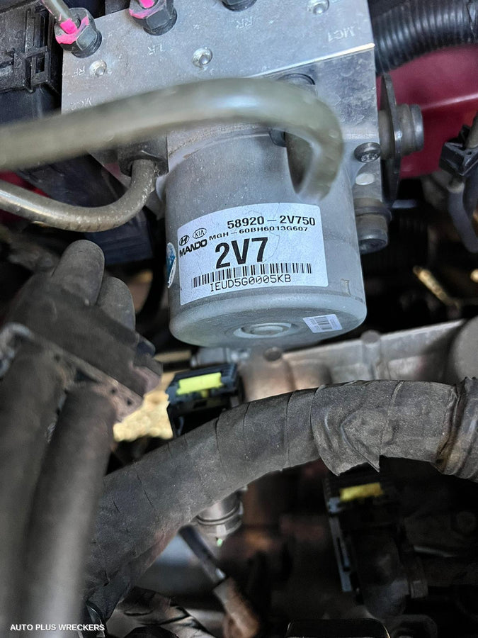 2013 Hyundai Veloster Right Driveshaft