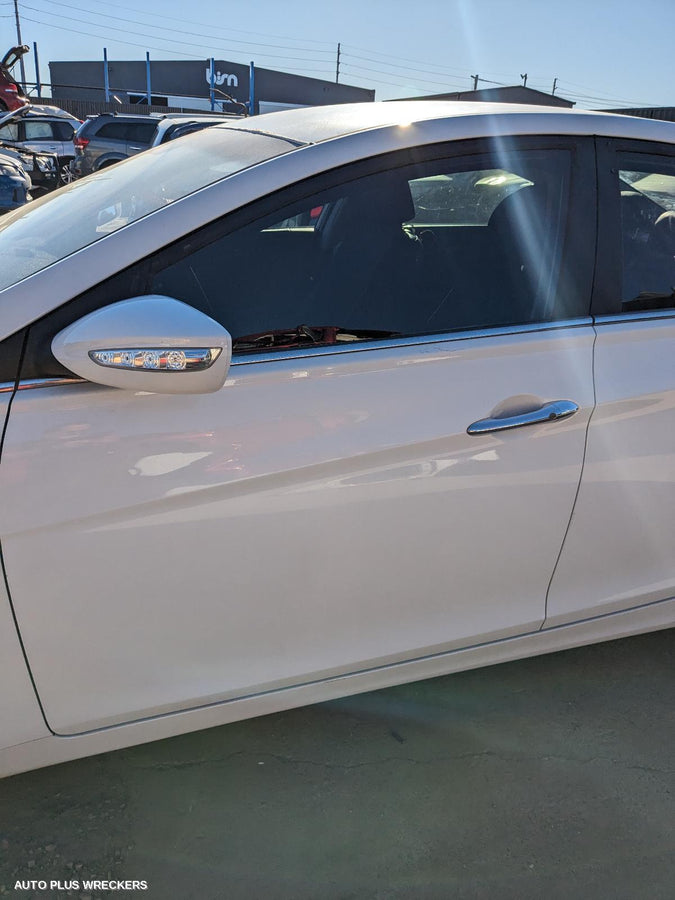 2010 Hyundai I45 Rear Garnish