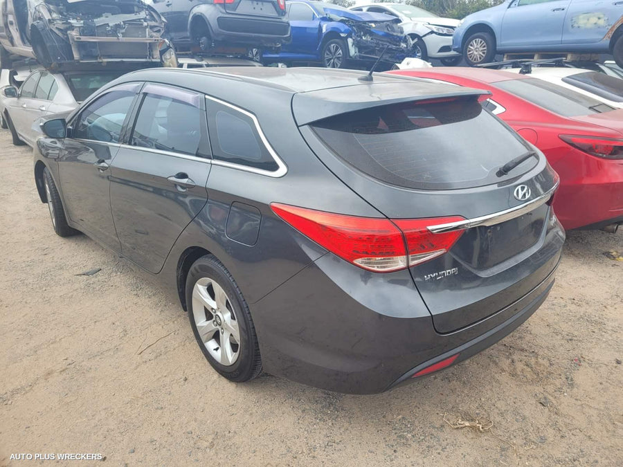 2011 Hyundai I40 Left Front Door