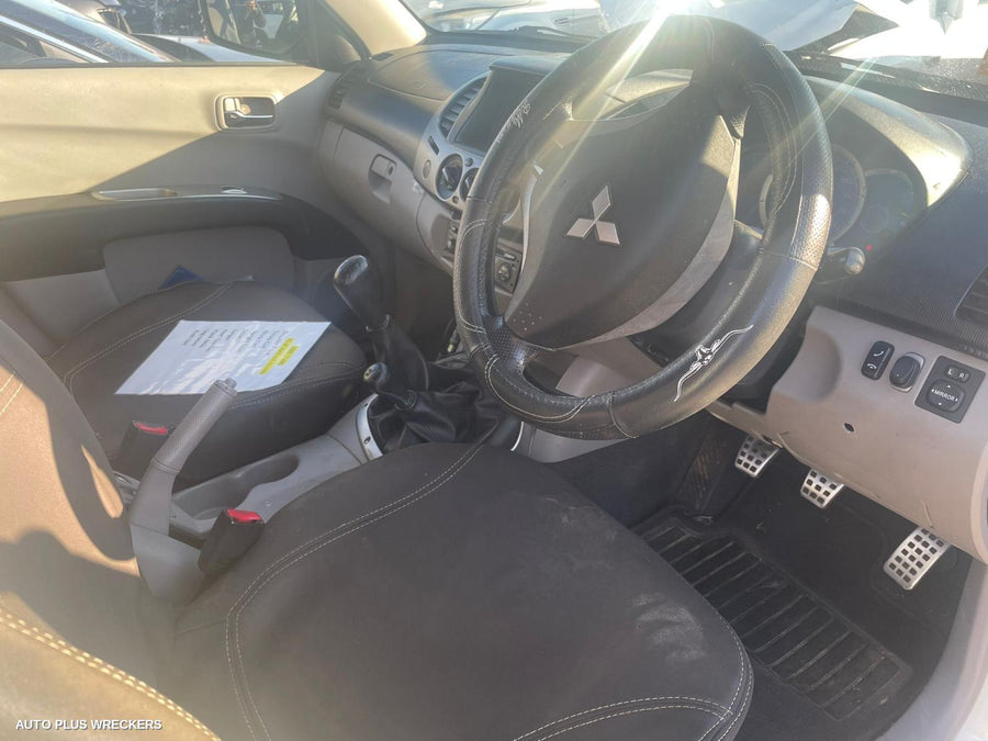 2008 Mitsubishi Triton Tonneau Cover