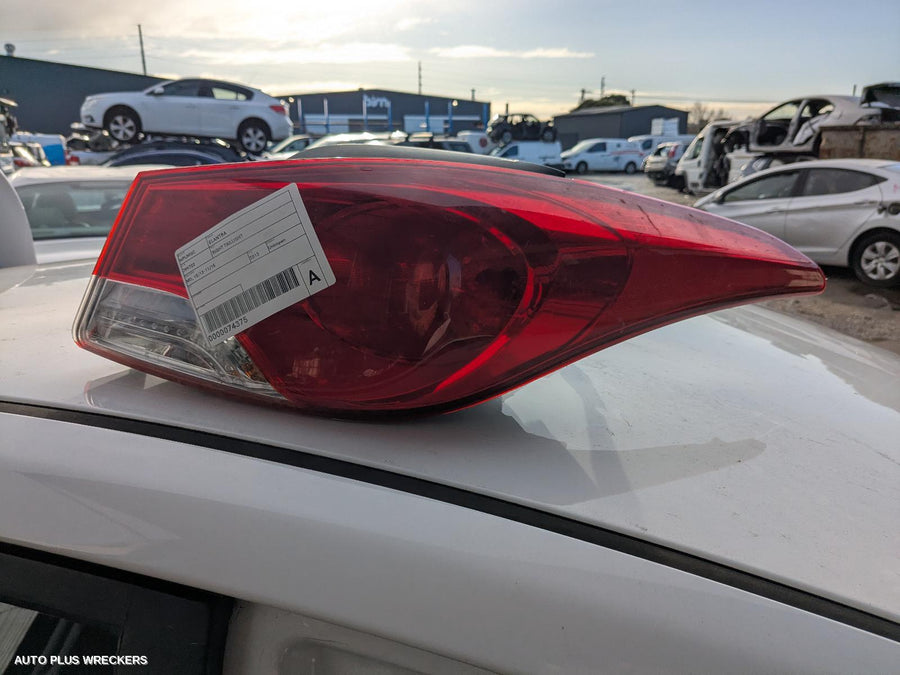 2013 Hyundai Elantra Right Taillight