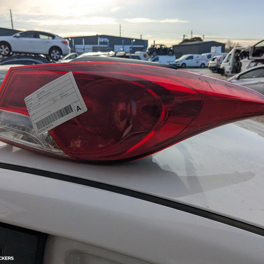 2013 Hyundai Elantra Right Taillight
