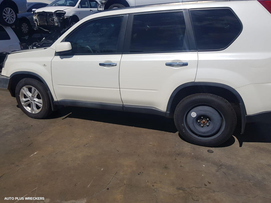 2011 Nissan Xtrail Left Front Door